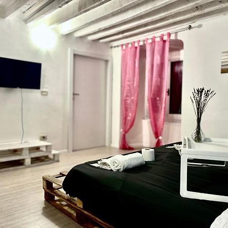 Genova Centro Affittacamere- Bagno In Comune Exteriér fotografie