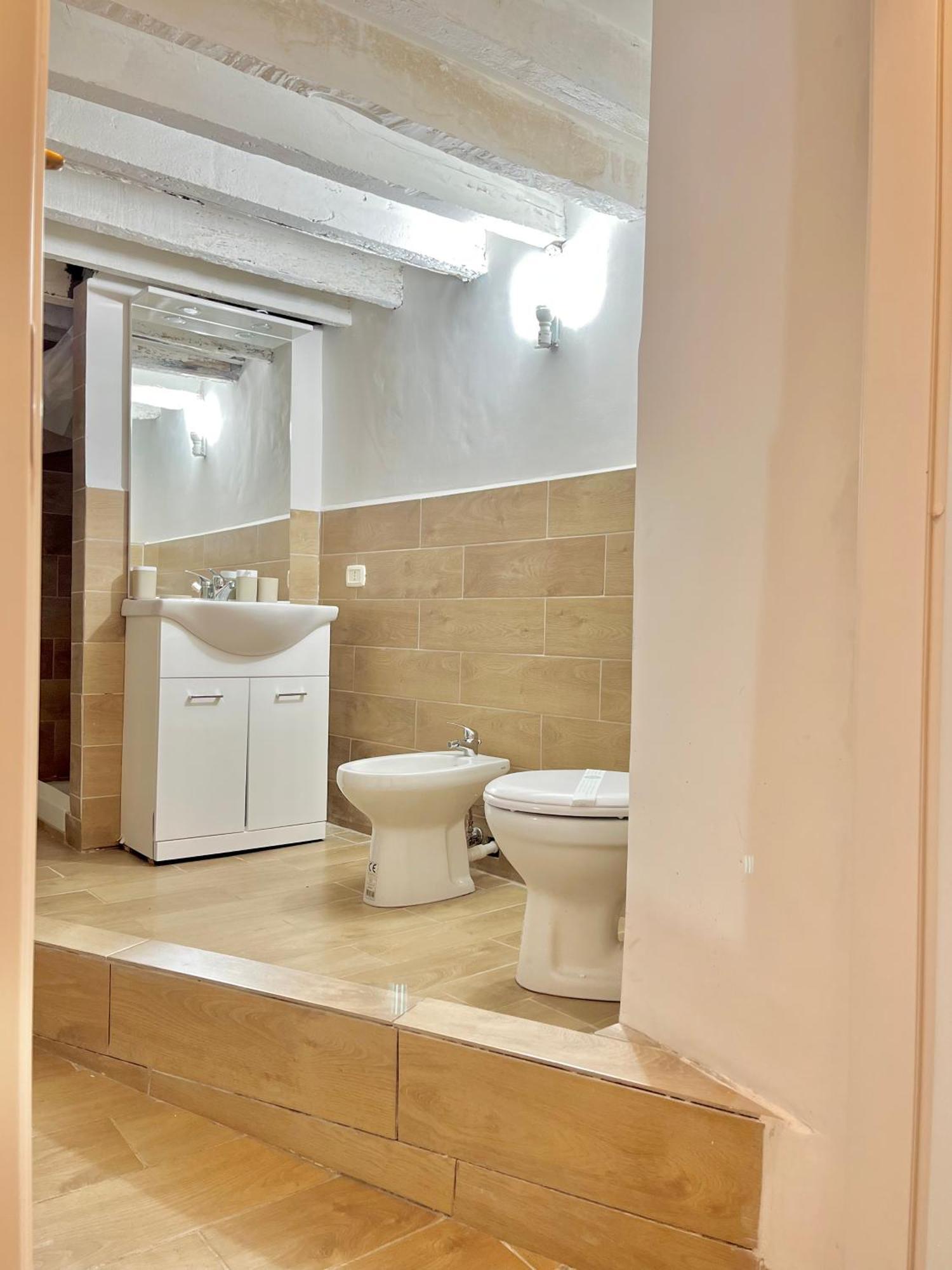 Genova Centro Affittacamere- Bagno In Comune Exteriér fotografie